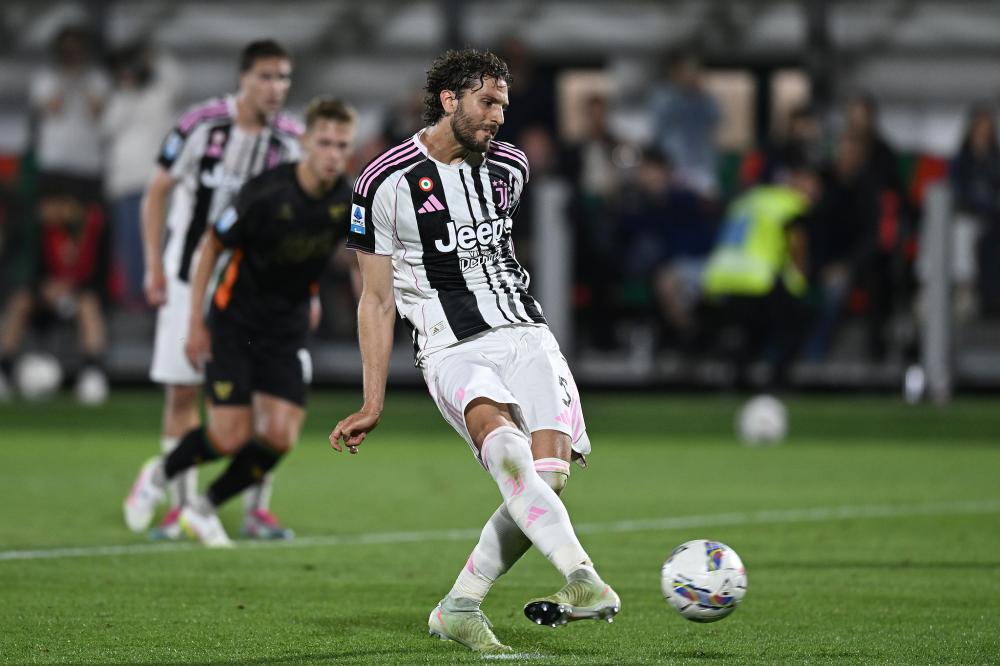 罗体：齐尔克泽愿意加盟罗马，但罗马先租后买报价被曼联拒绝